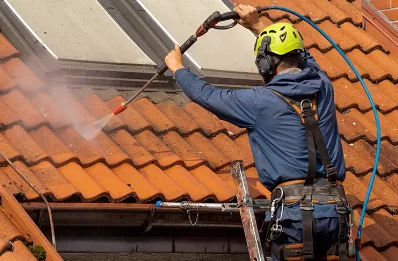 Démoussage et hydrofuge de toiture au Fau